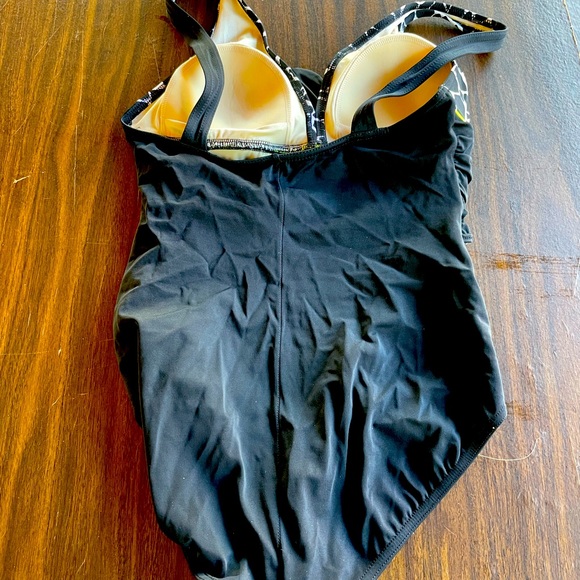 It Figures size 12 one piece swimsuit with lined bust & crotch - Picture 2 of 5